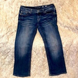 Miss Me Size 32 Easy Boot Inseam 31”. Mid rise. Great condition. Smoke free home